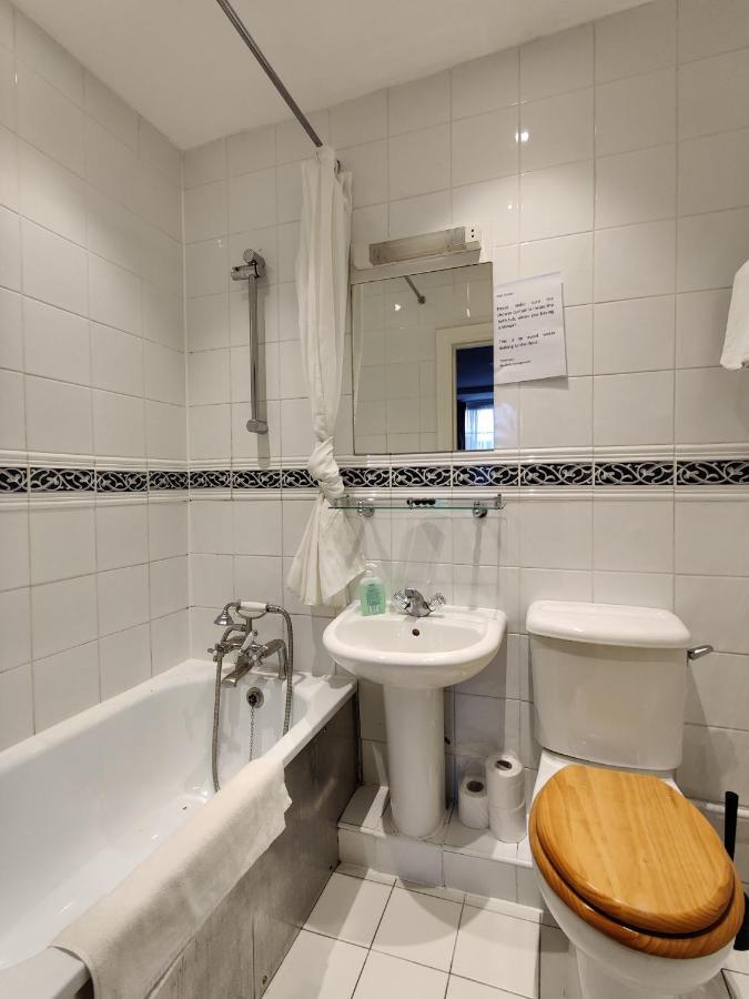 Blue Bells Hotel Лондон Екстериор снимка