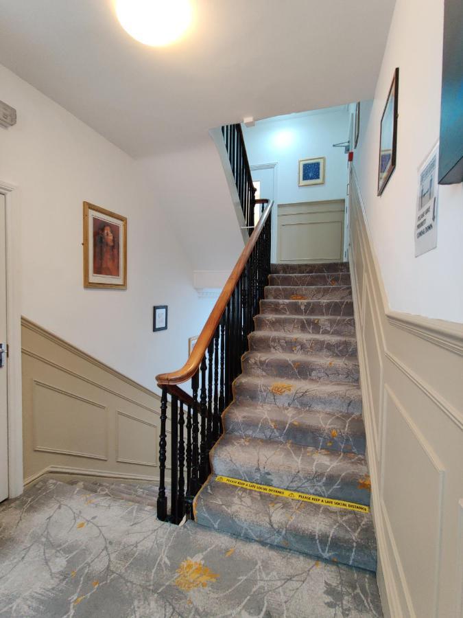 Blue Bells Hotel Лондон Екстериор снимка