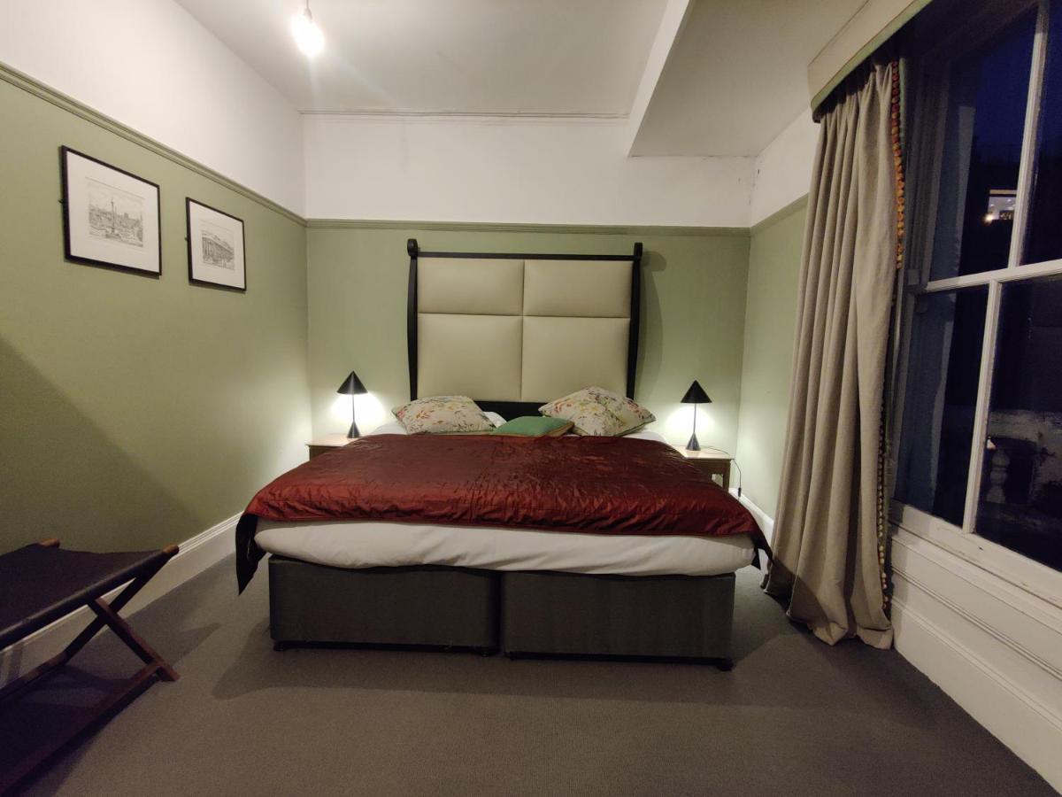 Blue Bells Hotel Лондон Екстериор снимка