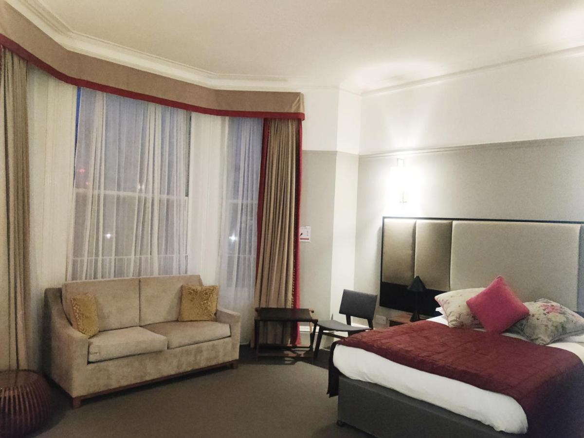 Blue Bells Hotel Лондон Екстериор снимка